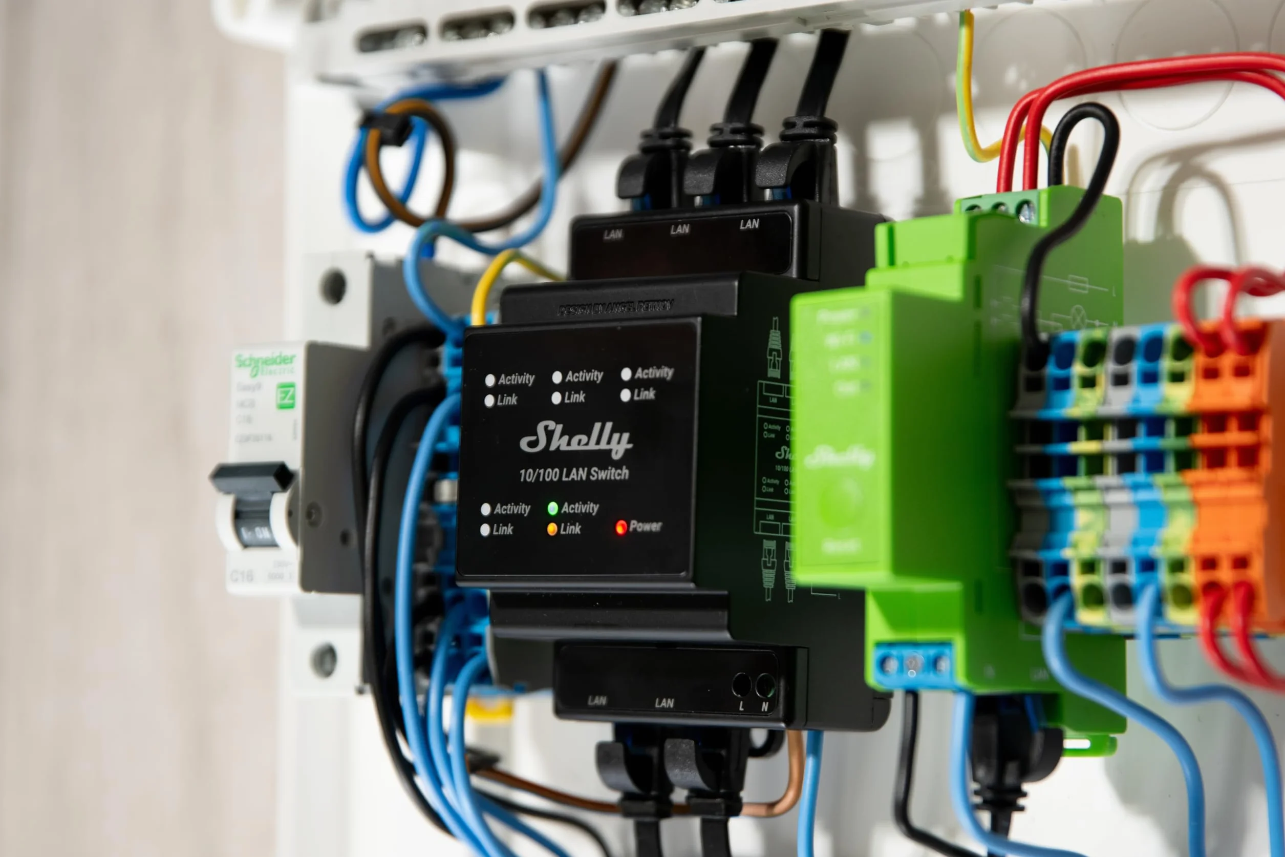 Shelly LAN Switch | 5-Portowy Przełącznik RJ45 10/100 Mbps Fast Ethernet - 110 - 230V | Do Montażu Na Szynie DIN | Bez Wentylatora | Plug & Play | Oszczędność Energii | Nie Wymaga Dodatkowego Adaptera