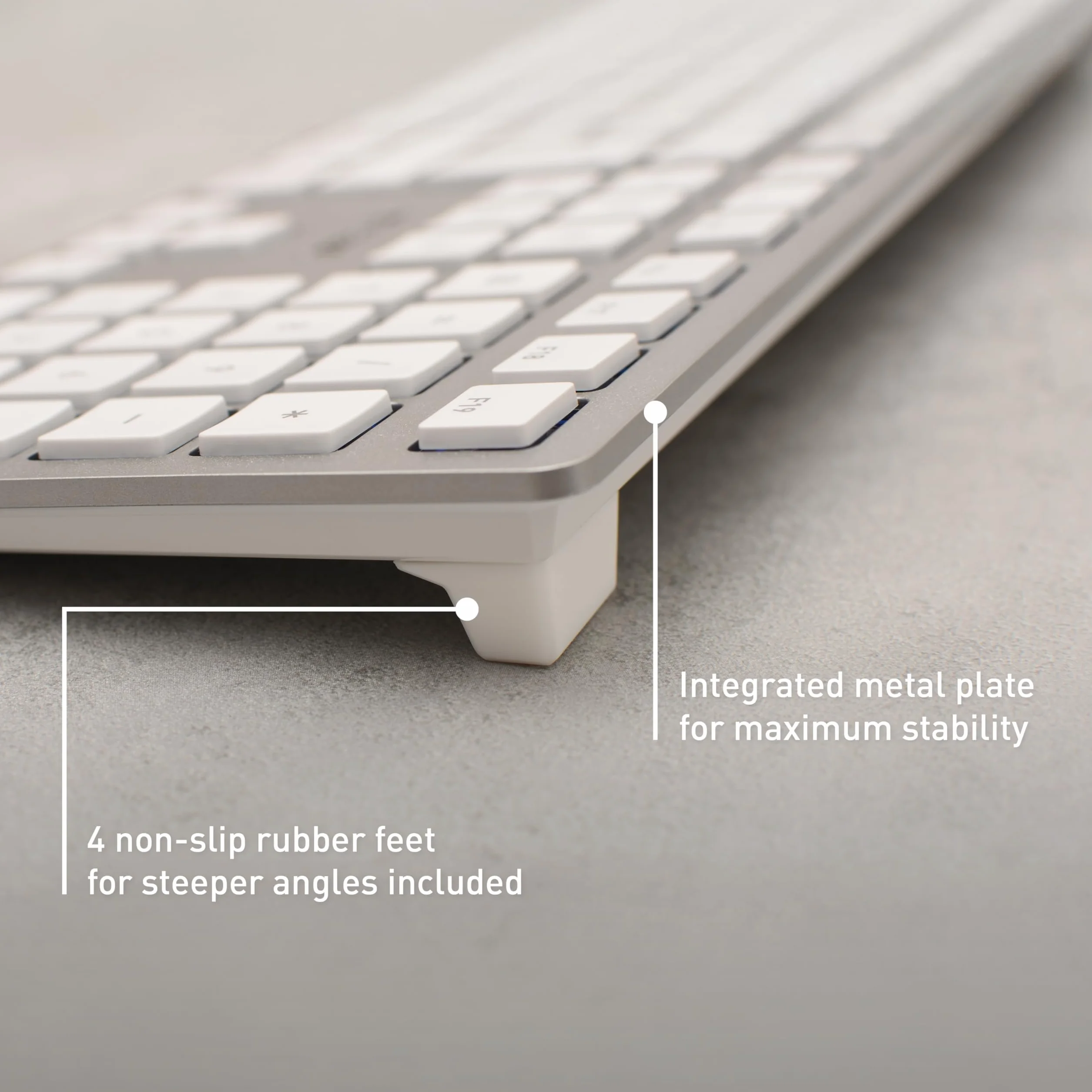 CHERRY KC 6000 SLIM FOR MAC, przewodowa klawiatura Mac (złącze USB-A), układ UK (QWERTY), ciche klawisze, płaska konstrukcja, biało-srebrna