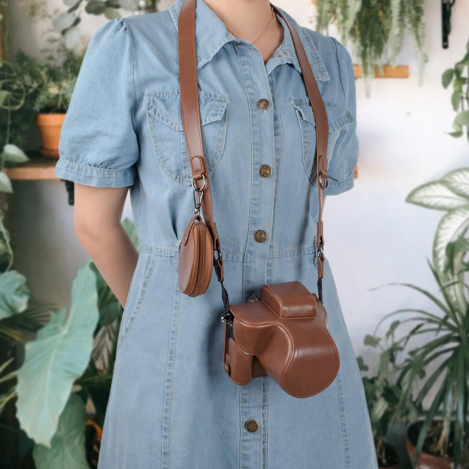MUZIRI KINOKOO EOS R50 R100 etui, retro etui ochronne ze skóry PU do aparatu Canon EOS R50 R100 - torba na aparat z dolnym otworem i paskiem na ramię i kieszenią do przechowywania