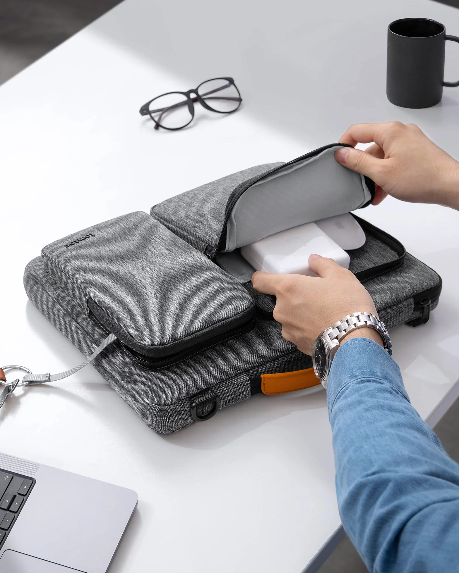 tomtoc Etui 360° do 14-calowego nowego MacBooka Pro M4/M3/M2/M1 Pro/Max A3401 A3185 A3112 A2992 A2918 2024-2021, torba na laptopa ramię Pasuje do 2024 13,5-calowego Microsoft Surface laptopa 6/5/4/3