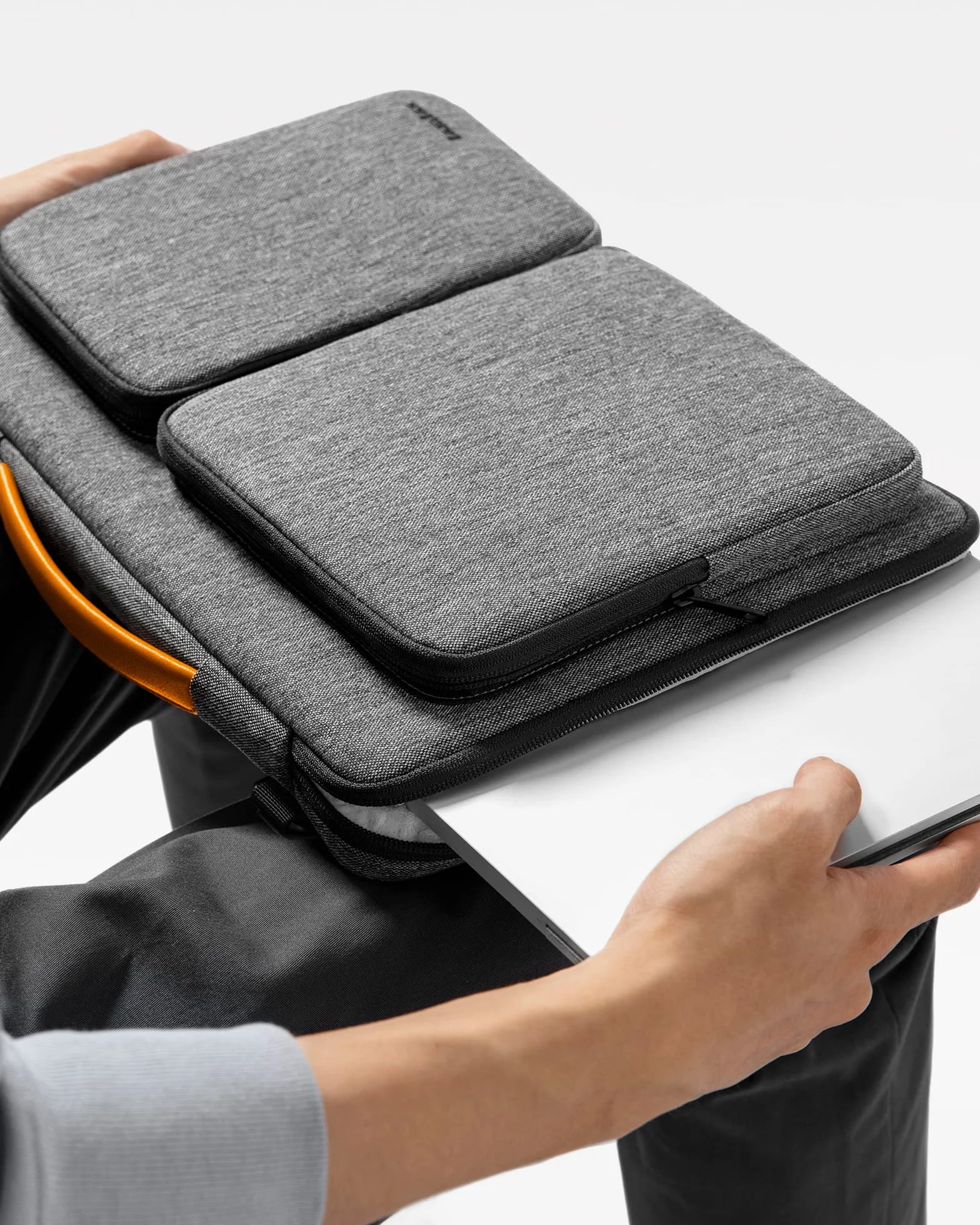 tomtoc Etui 360° do 14-calowego nowego MacBooka Pro M4/M3/M2/M1 Pro/Max A3401 A3185 A3112 A2992 A2918 2024-2021, torba na laptopa ramię Pasuje do 2024 13,5-calowego Microsoft Surface laptopa 6/5/4/3