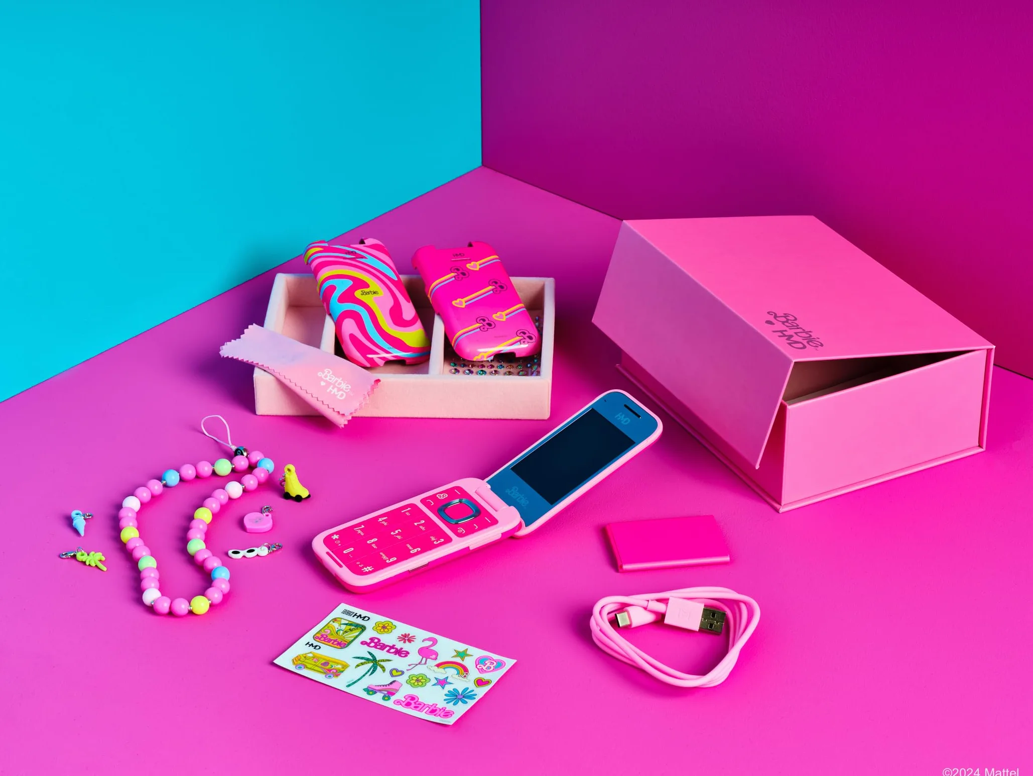HMD Barbie Telefon z klapką kompatybilny z Barbie (ekran 2,8", aparat 0,3 MP, 64/128 MB, 1450 mAh, 4G) Power Pink