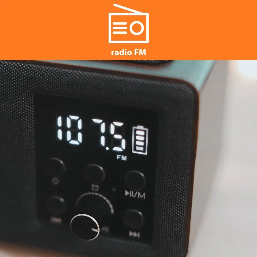 Manta Radio do zegarka w stylu vintage, cyfrowy radiobudzik z Bluetooth z funkcją ładowania, budzik, radio FM, wyświetlacz odbierania połączeń, wyświetlacz do łóżka i timera – RDI910WC