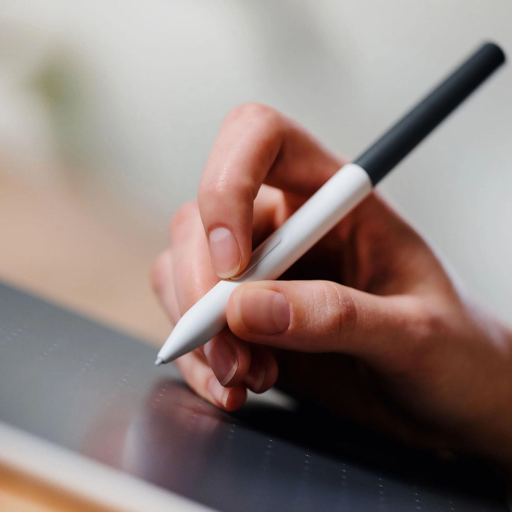 Wacom One Standardowe Bezbateryjne Pióro do Tabletów i Wyświetlaczy, Biało-Szare