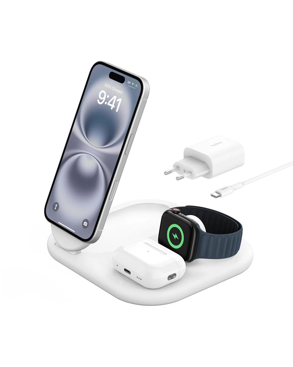 Belkin BoostCharge magnetyczna ładowarka ze składaną podstawką 3 w 1 z Qi2 15 W, szybka ładowarka zgodna z MagSafe, do urządzeń Apple iPhone 16/15/14, Apple Watch, AirPods, zasilacz w zestawie – biała