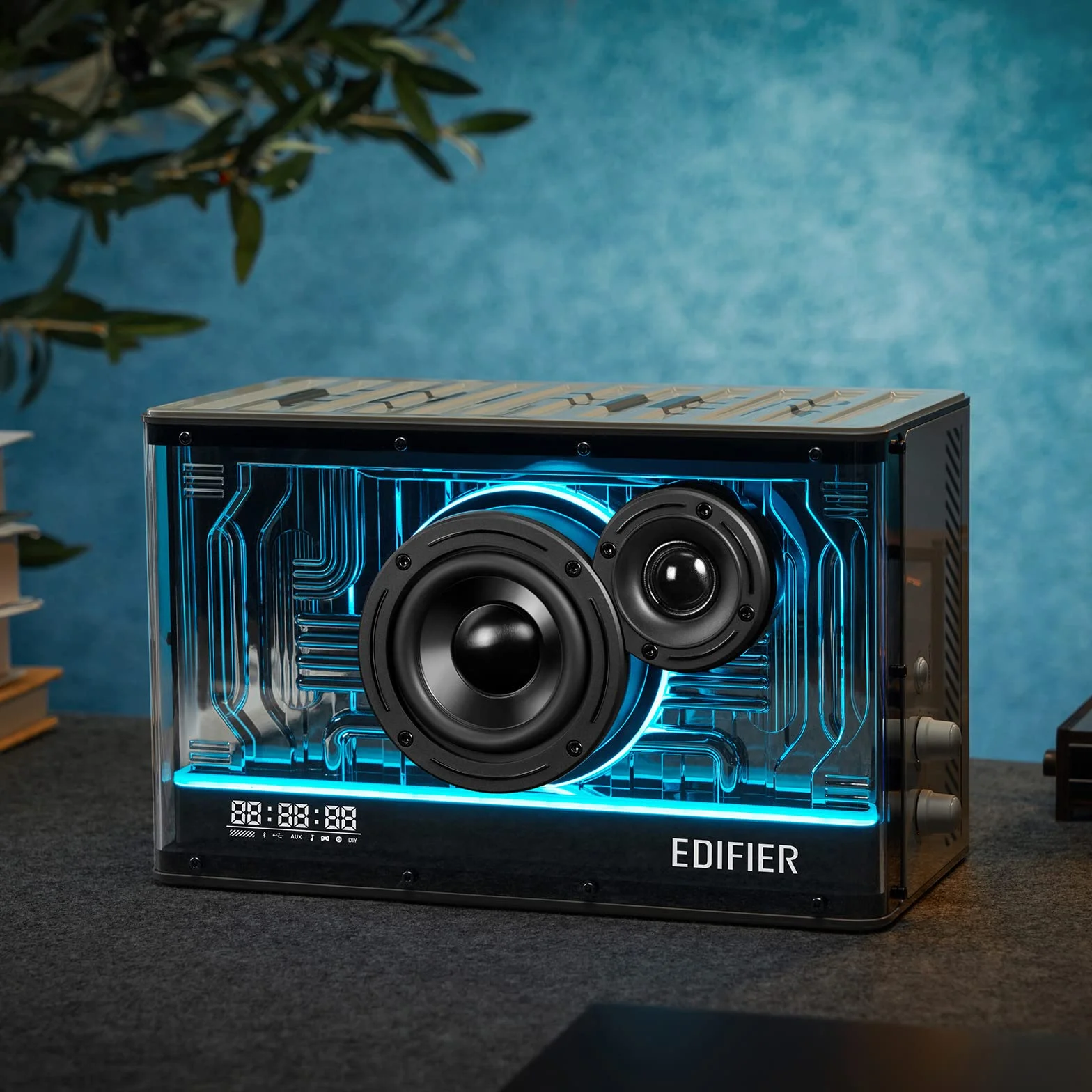 Edifier QD35 kompaktowy system głośników Bluetooth z efektami świetlnymi RGB, Bluetooth V5.3 i dwoma ultraszybkimi portami ładowania. Certyfikat Hi-Res Audio.
