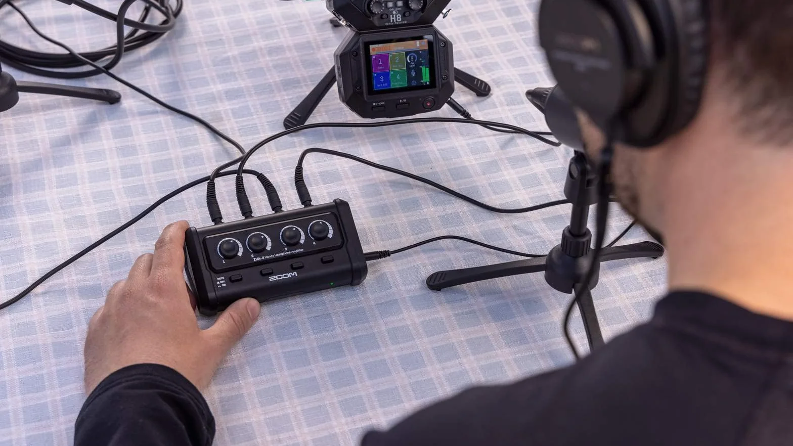 ZOOM ZHA-4 mobilny wzmacniacz słuchawkowy 4 gniazda 3,5 mm
