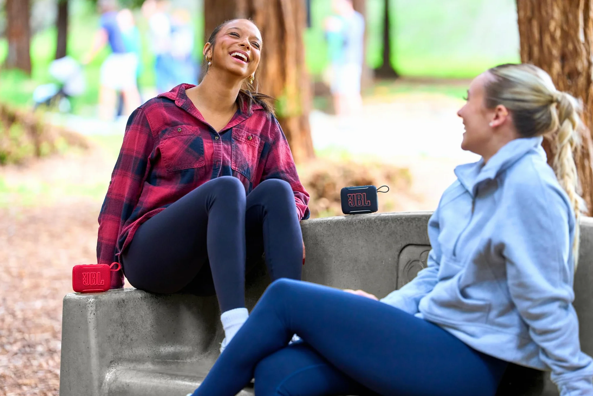 JBL GO 5 Ultra-przenośny głośnik Bluetooth z dużym dźwiękiem JBL Pro i mocnym basem, parowanie AirTouch, wodoodporna konstrukcja i 10-godzinny czas odtwarzania, czarny
