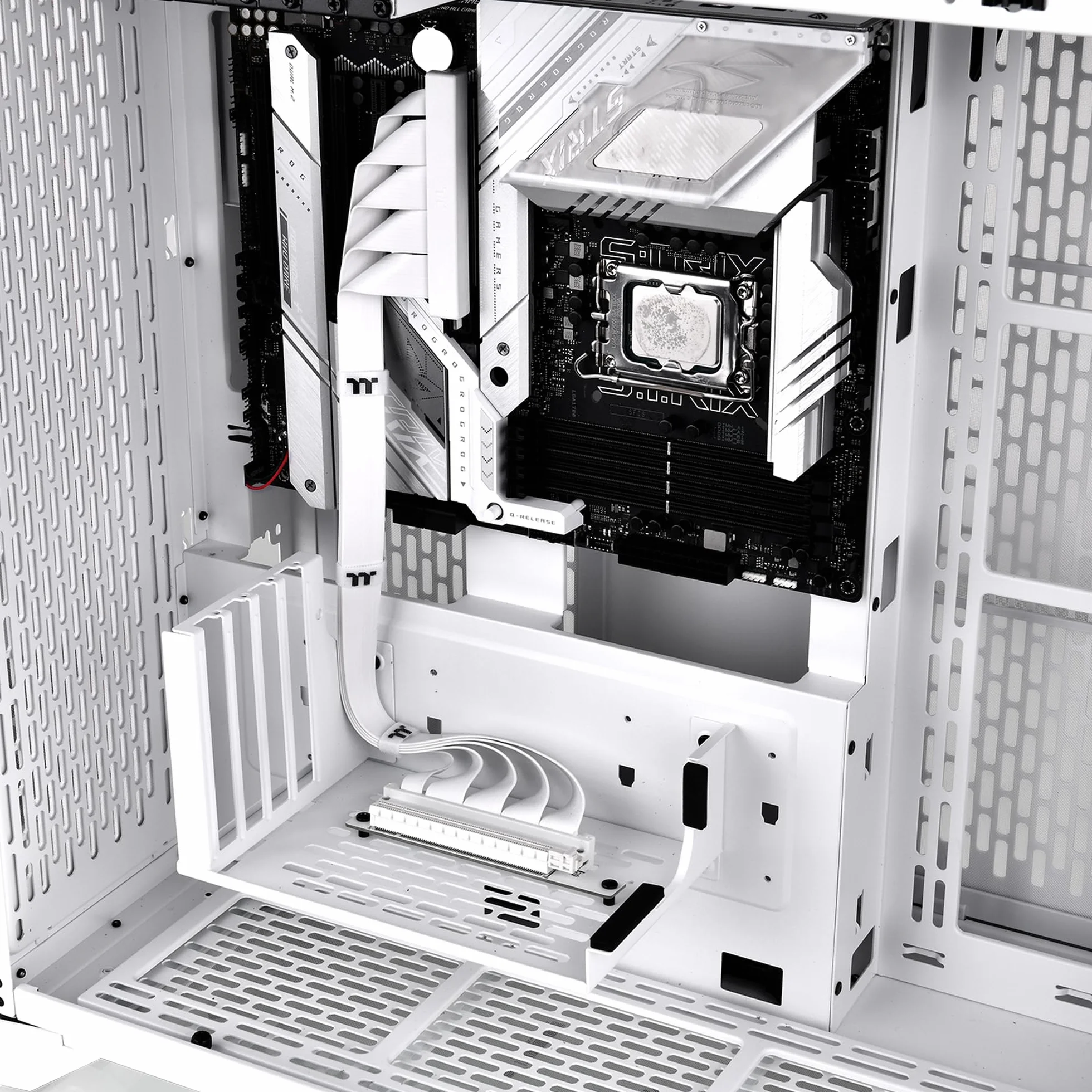 Thermaltake PCIe 4.0 kabel riser 90° biały 400 mm ekranowanie EMI 16 Gb/s