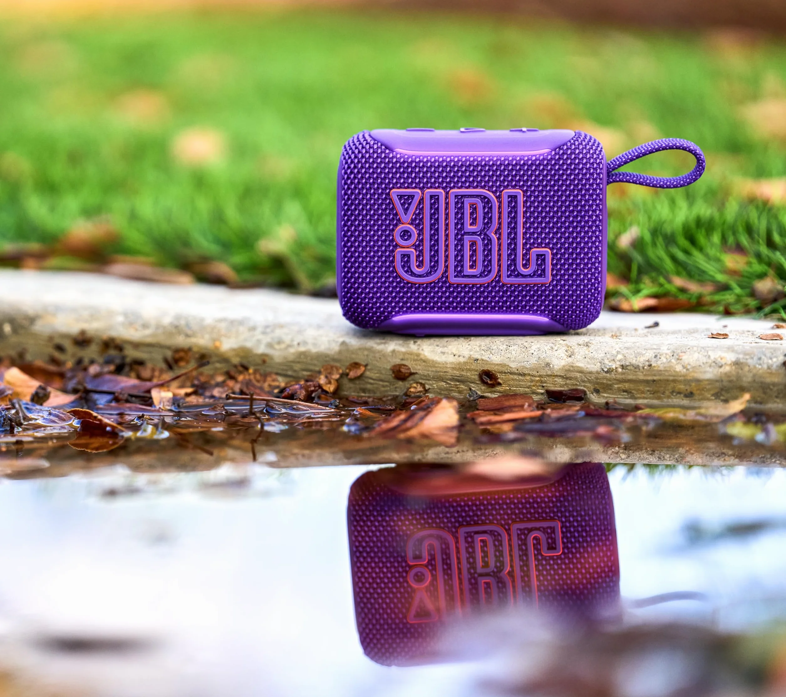 JBL GO 5 Ultra-przenośny głośnik Bluetooth z dużym dźwiękiem JBL Pro i mocnym basem, parowanie AirTouch, wodoodporna konstrukcja i 10-godzinny czas odtwarzania, niebieski