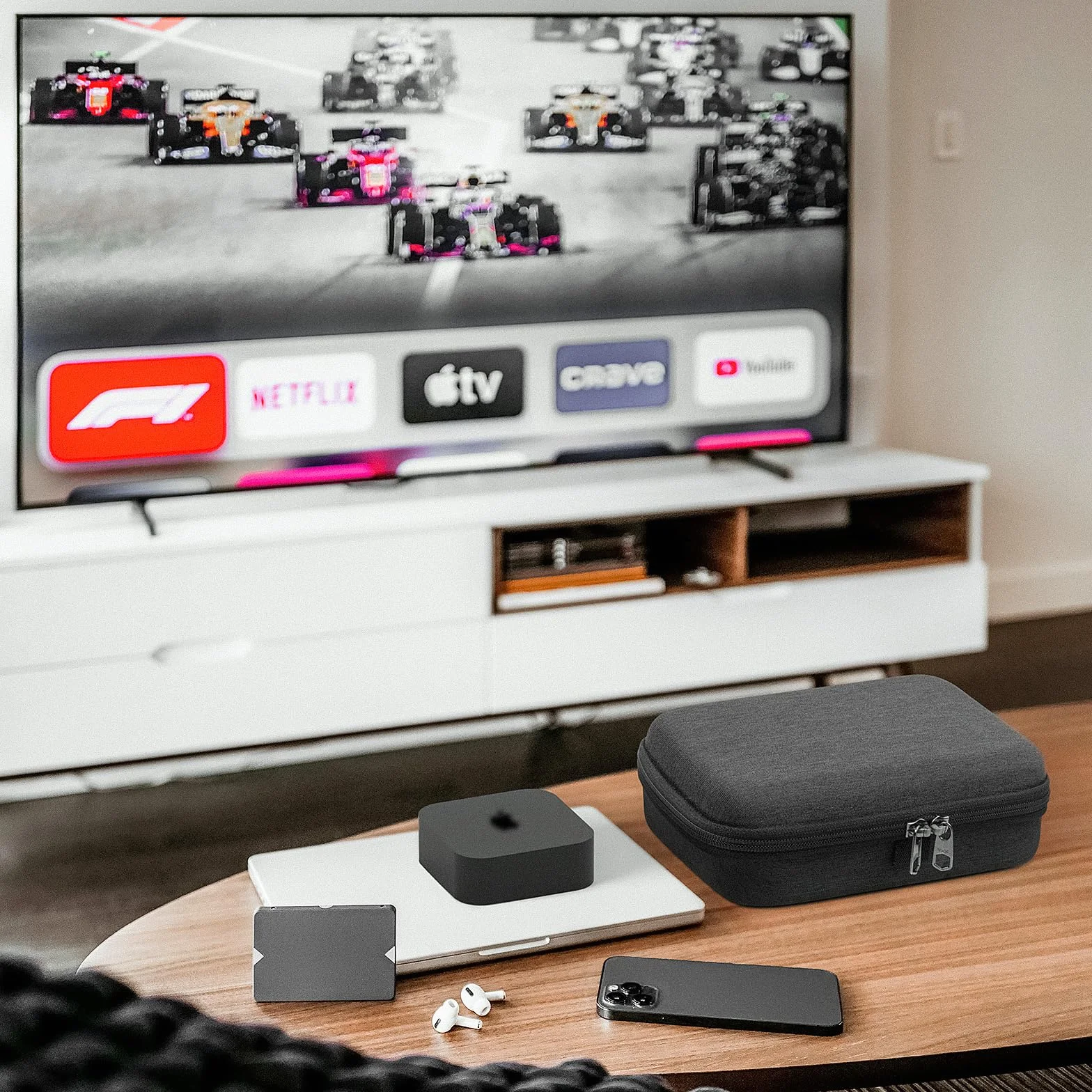 Geekria Sztywne etui podróżne kompatybilne z Apple TV 4K (3. gen) Siri Remote