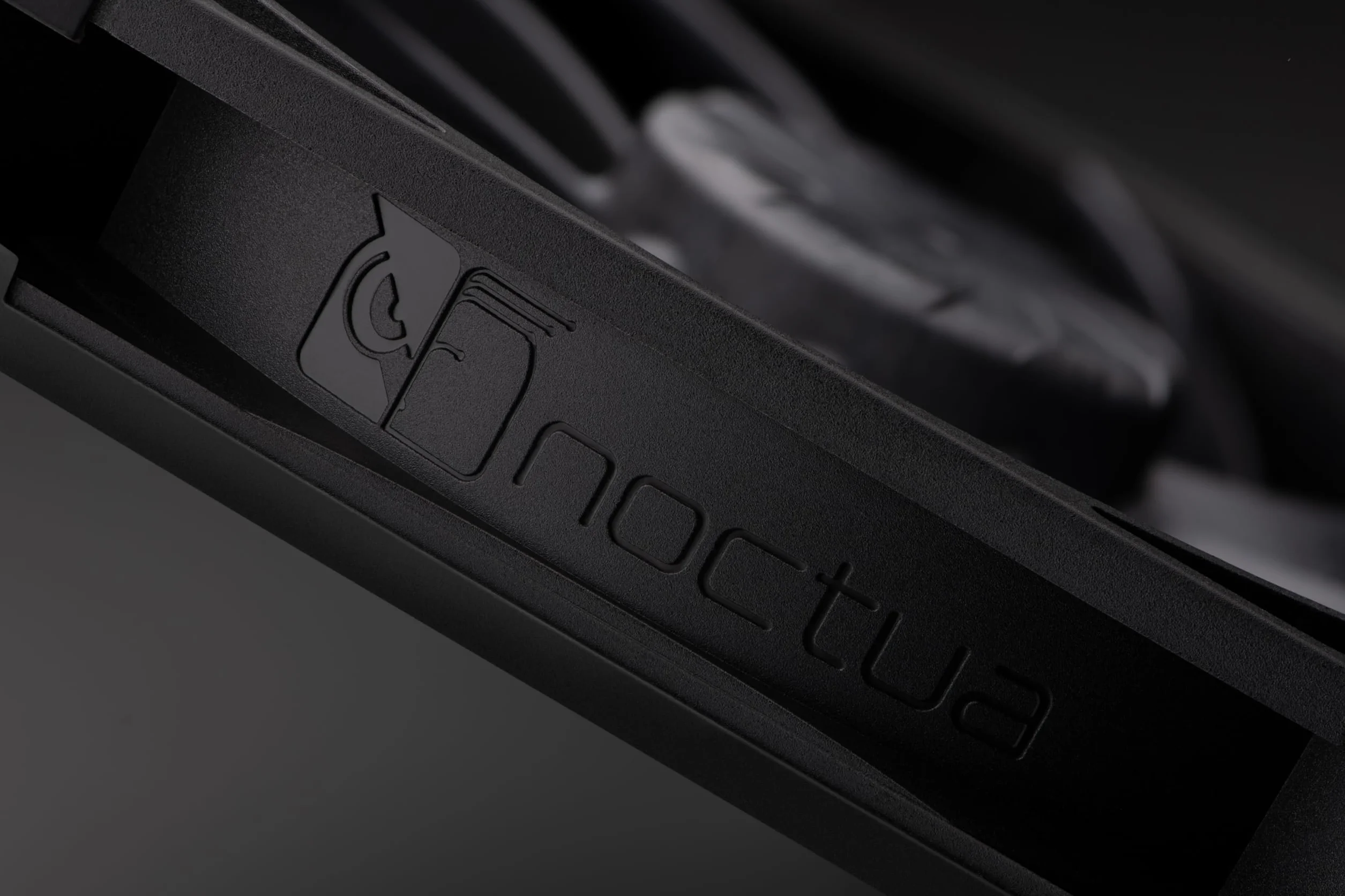 Noctua NF-A14x25 G2 PWM chromax.black 140mm Cichy Wentylator Komputerowy 4-Pin Czarny