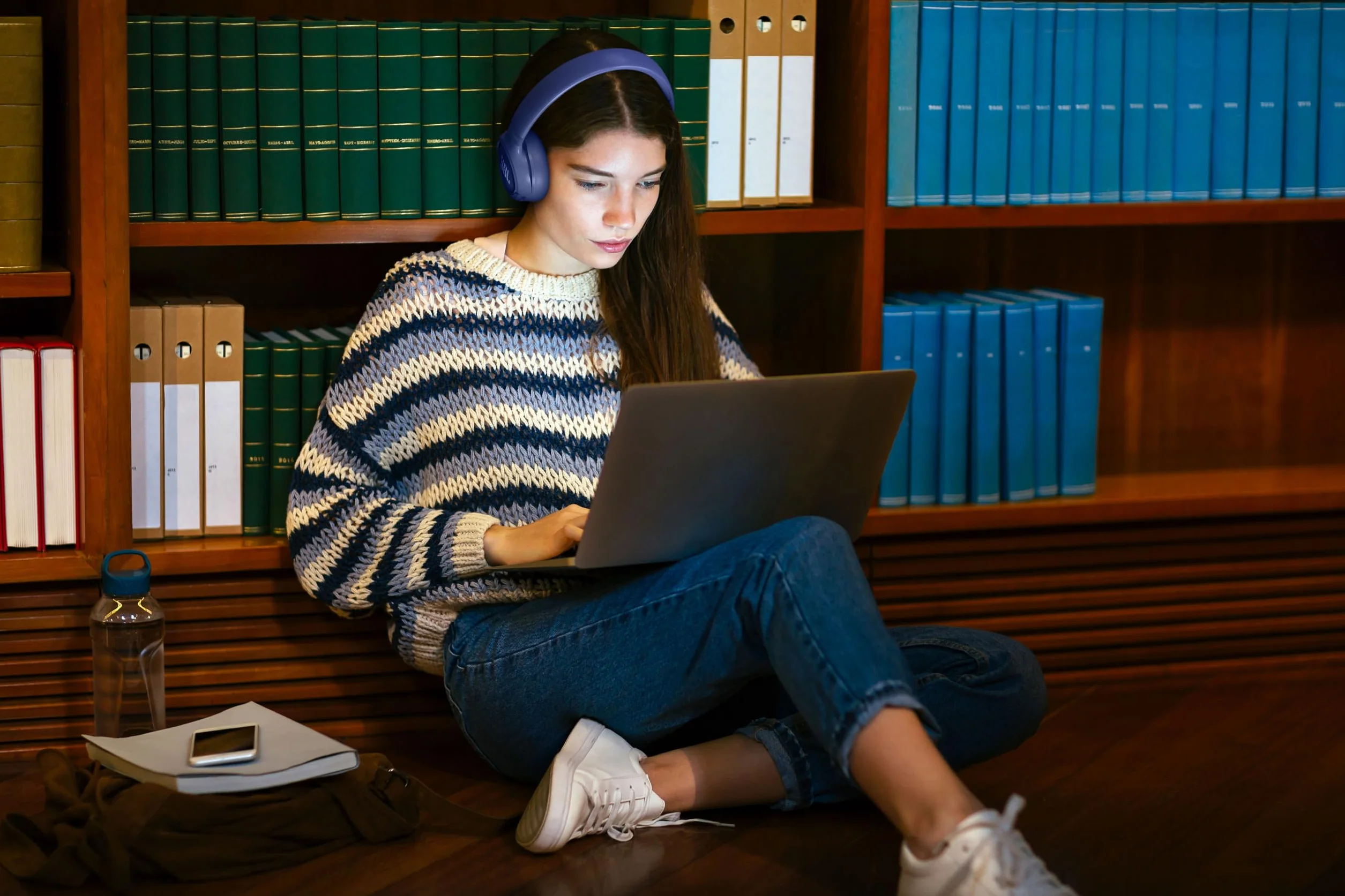 JBL Tune 680 NC Bezprzewodowe Słuchawki Nauszne z Adaptacyjną Redukcją Hałasu, Bluetooth 6.0, z Szybkim Ładowaniem, 76 h Odtwarzania na Baterii, Google Fast Pair i Microsoft Swift Pair