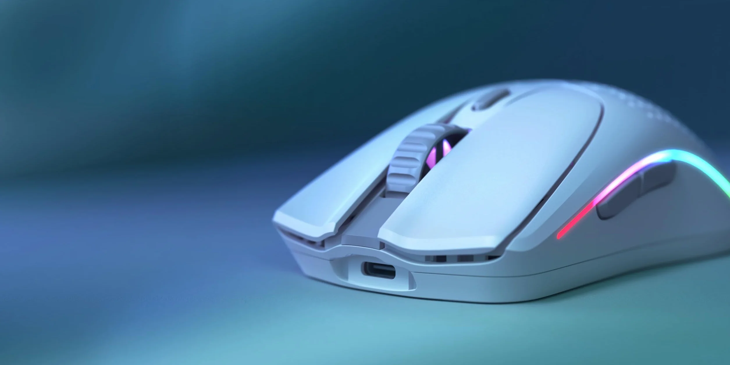 GLORIOUS Gaming Model O 2 Wireless – hybrydowa 2,4 GHz/Bluetooth, długi czas baterii, superlekka (68 g), czujnik BAMF 2,0 26k, RGB, oburęczna, 6 przycisków, ślizgacze – biel