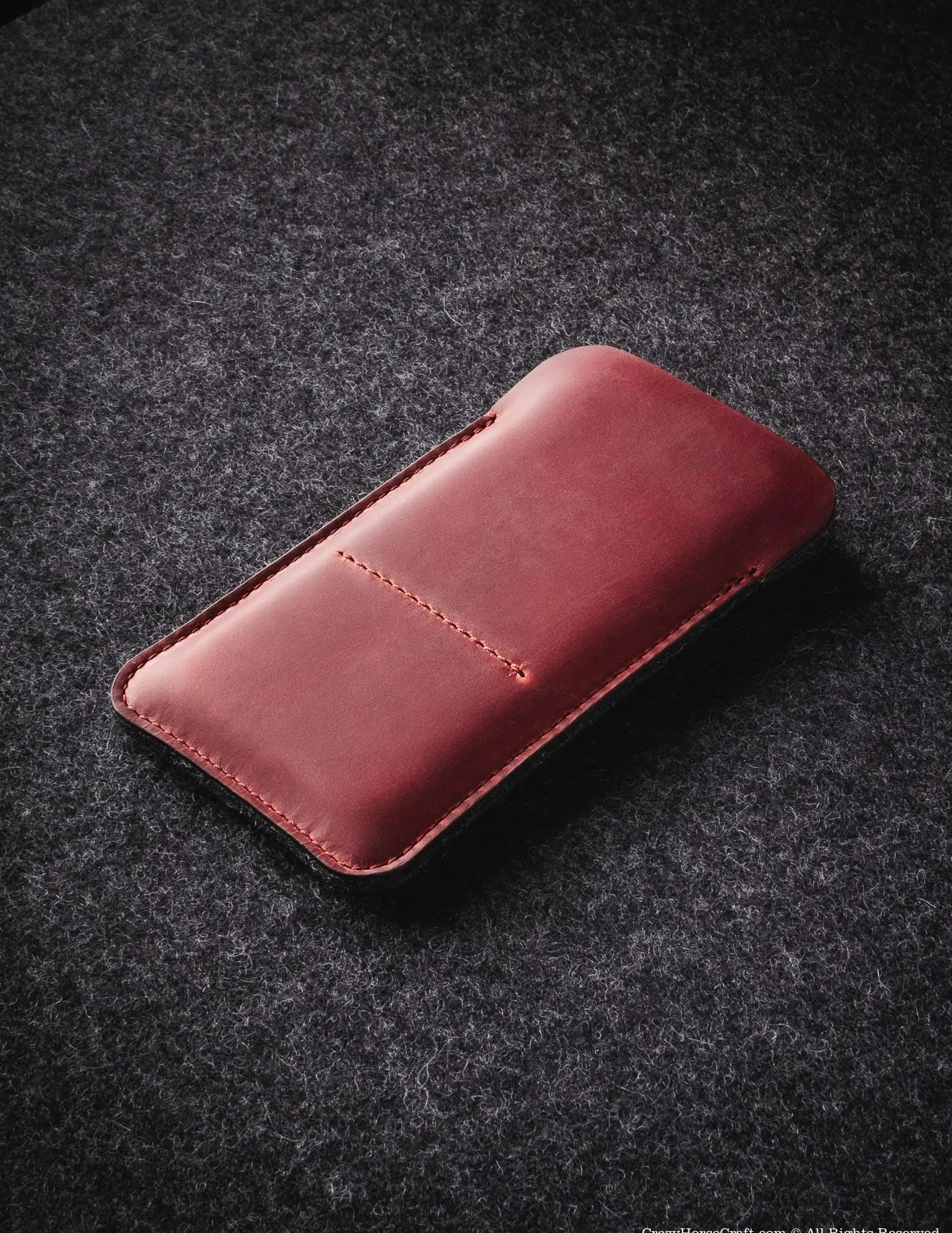 Skórzane etui do iPhone 16/16 Pro Fragola Red z portfelem i uchwytem na karty