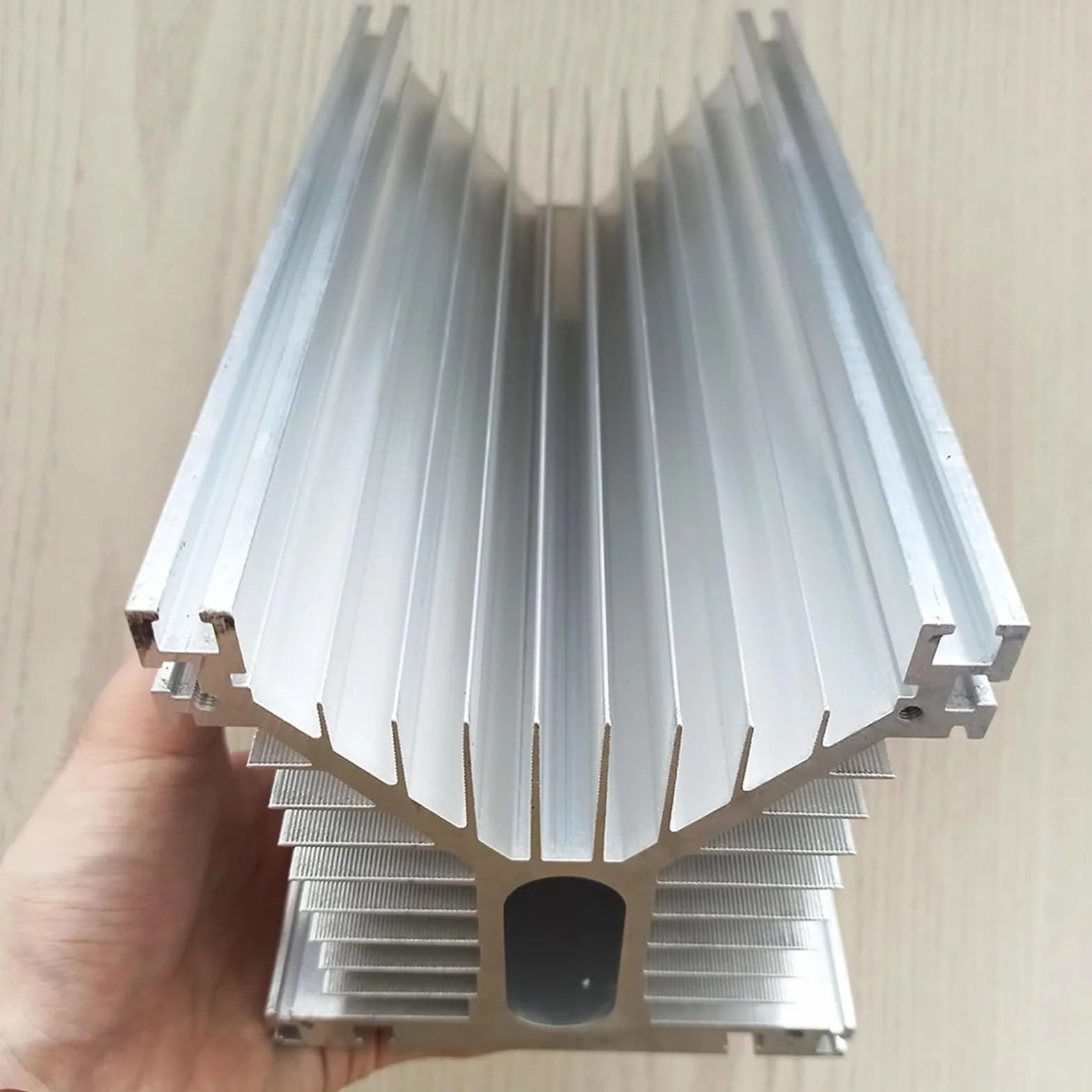 Radiator Y-250 moduł dużej mocy 250x125x135 mm do SSR 60-600A
