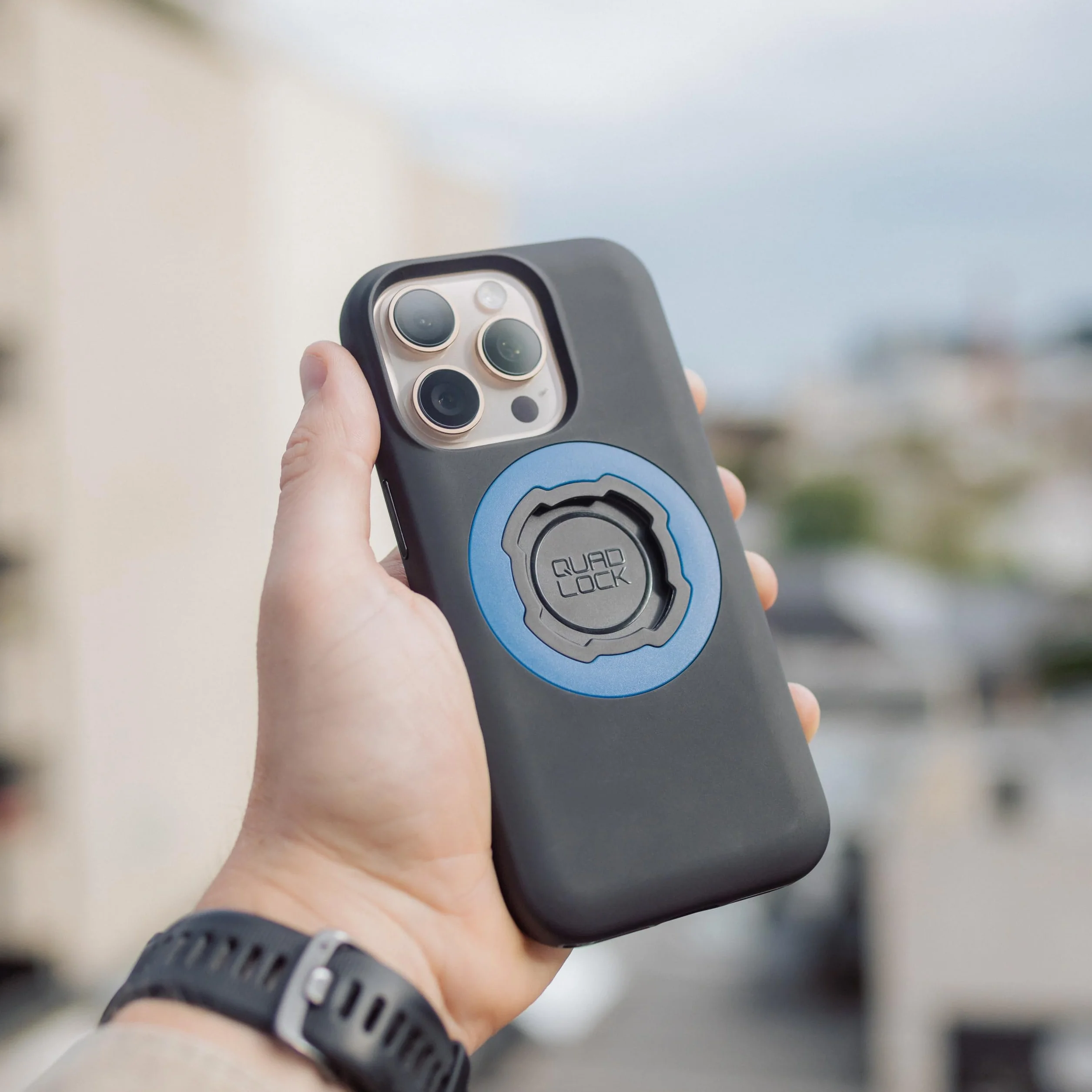 Quad Lock Przednia kierownica rowerowa uchwyt na telefon (V3) z etui na telefon MAG do iPhone 17 Pro